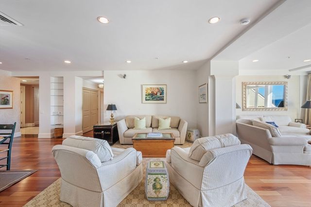 1 Longbeach Ave 202, Hull, MA 02045