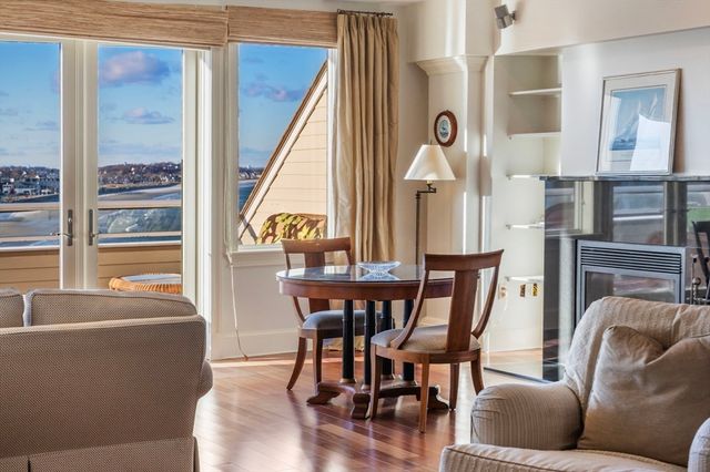 1 Longbeach Ave 202, Hull, MA 02045