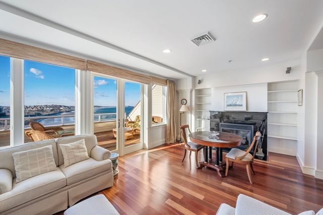 1 Longbeach Ave 202, Hull, MA 02045