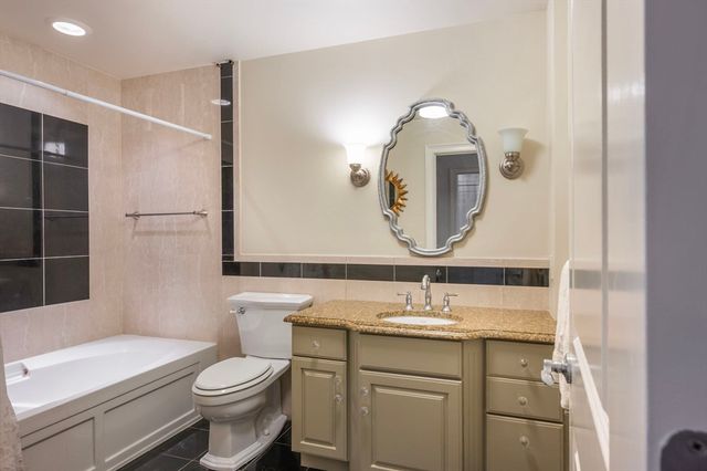 1 Longbeach Ave 202, Hull, MA 02045