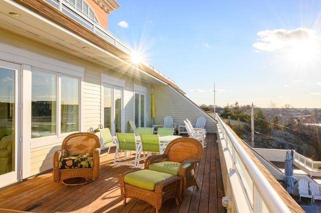 1 Longbeach Ave 202, Hull, MA 02045