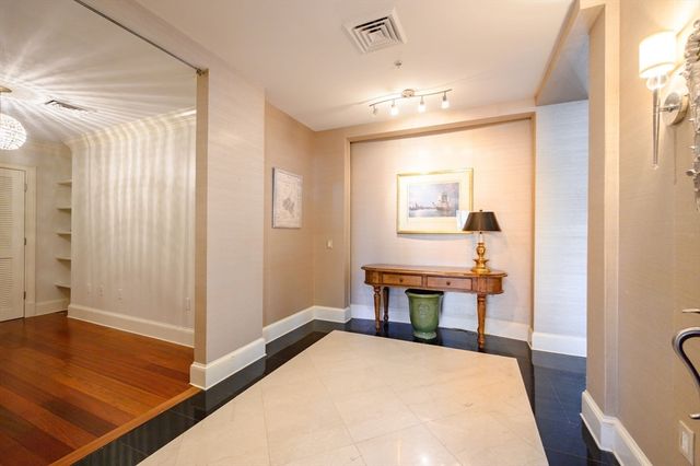 1 Longbeach Ave 202, Hull, MA 02045