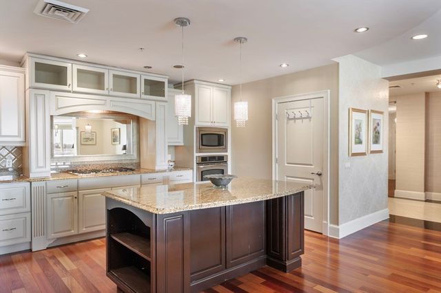 1 Longbeach Ave 202, Hull, MA 02045