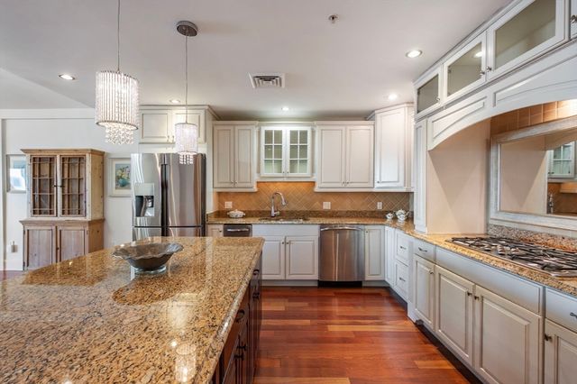 1 Longbeach Ave 202, Hull, MA 02045