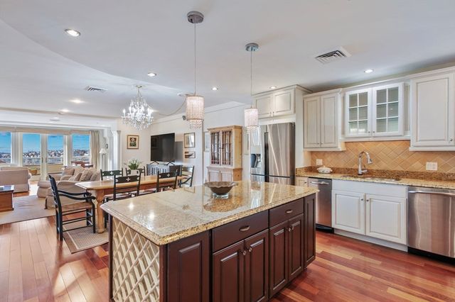 1 Longbeach Ave 202, Hull, MA 02045