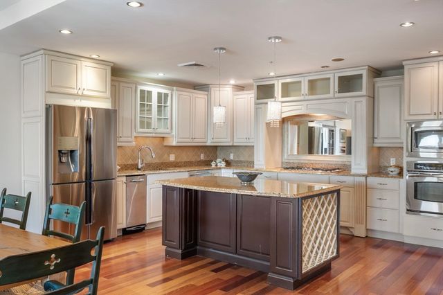 1 Longbeach Ave 202, Hull, MA 02045