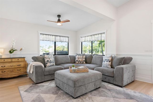 401 28TH STREET, Holmes Beach, FL 34217