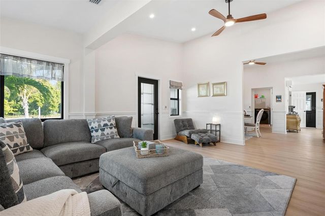 401 28TH STREET, Holmes Beach, FL 34217