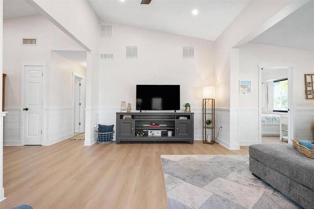 401 28TH STREET, Holmes Beach, FL 34217