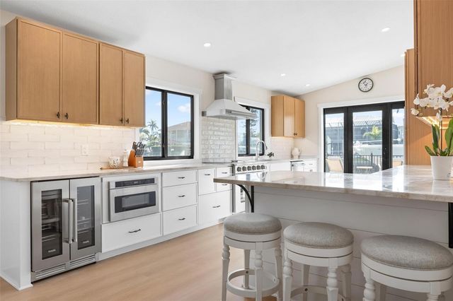 401 28TH STREET, Holmes Beach, FL 34217