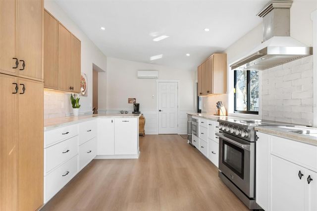 401 28TH STREET, Holmes Beach, FL 34217