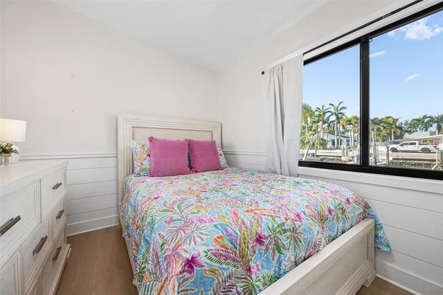 401 28TH STREET, Holmes Beach, FL 34217