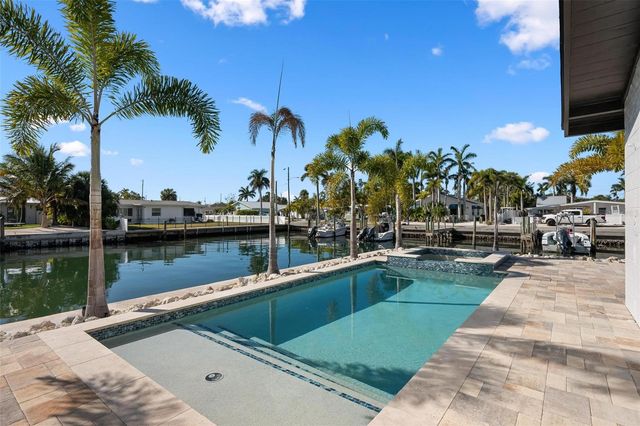 401 28TH STREET, Holmes Beach, FL 34217