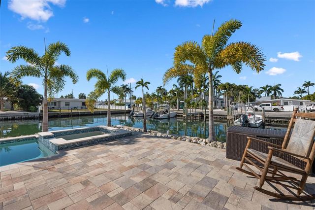 401 28TH STREET, Holmes Beach, FL 34217