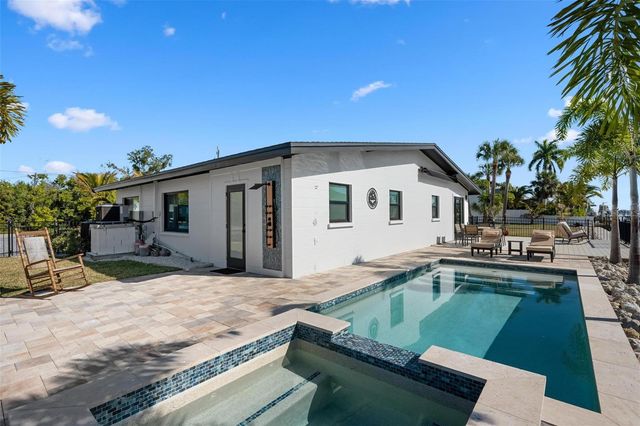 401 28TH STREET, Holmes Beach, FL 34217