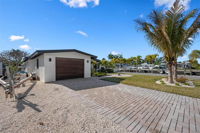 401 28TH STREET, Holmes Beach, FL 34217
