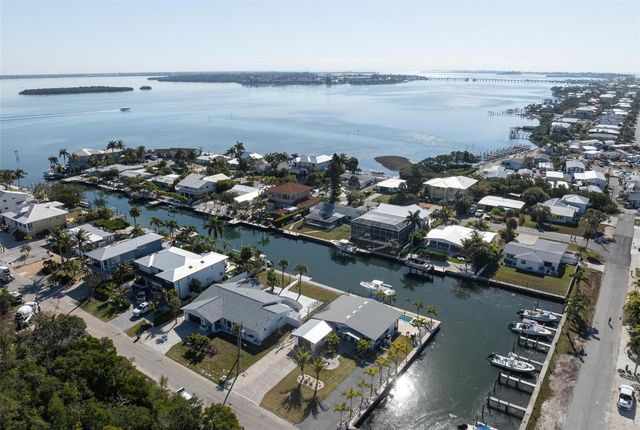 401 28TH STREET, Holmes Beach, FL 34217