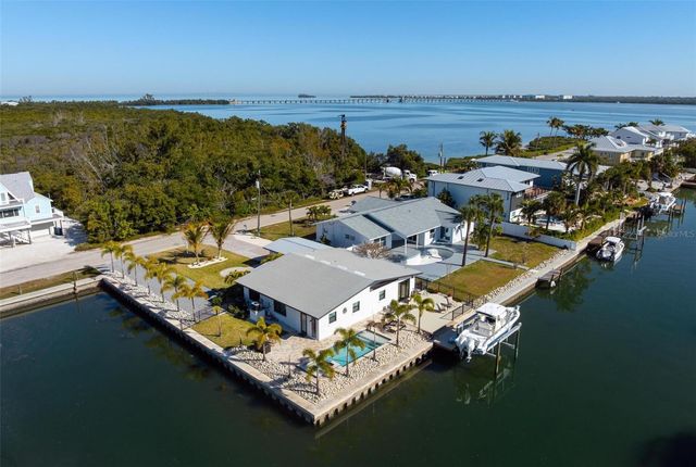 401 28TH STREET, Holmes Beach, FL 34217