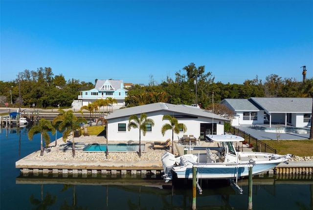 401 28TH STREET, Holmes Beach, FL 34217