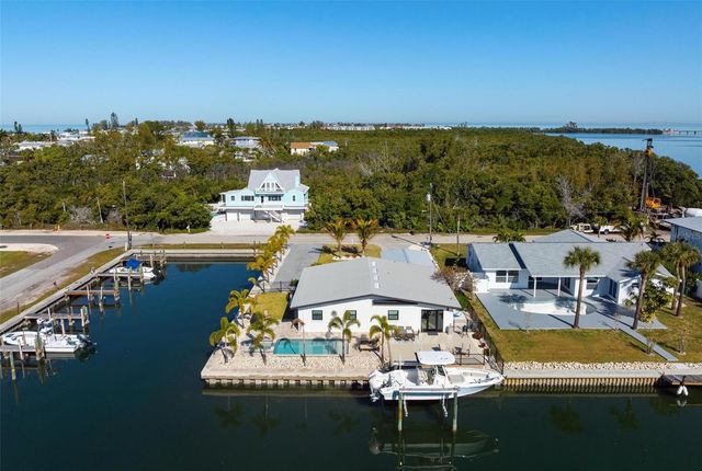 401 28TH STREET, Holmes Beach, FL 34217
