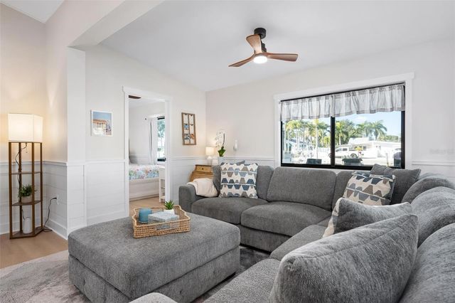 401 28TH STREET, Holmes Beach, FL 34217