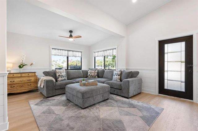 401 28TH STREET, Holmes Beach, FL 34217