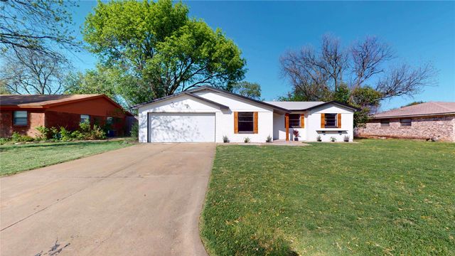 108 NW Jayellen Avenue, Burleson, TX 76028