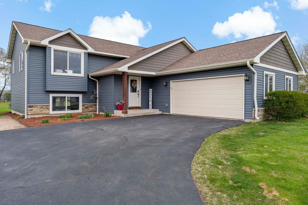1327 Mallard Lane, New Richmond, WI 54017