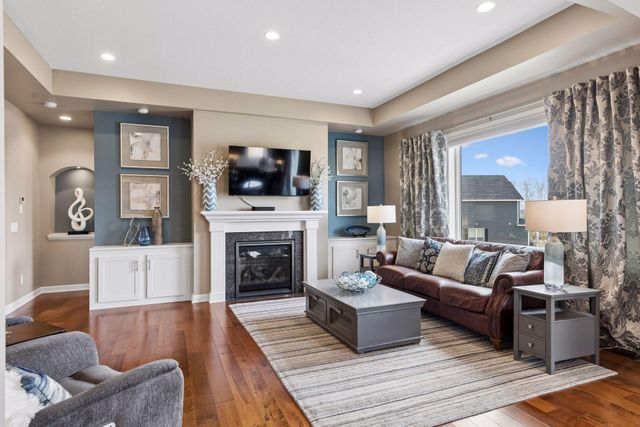 1372 Pleasant Lake Drive, Woodbury, MN 55129