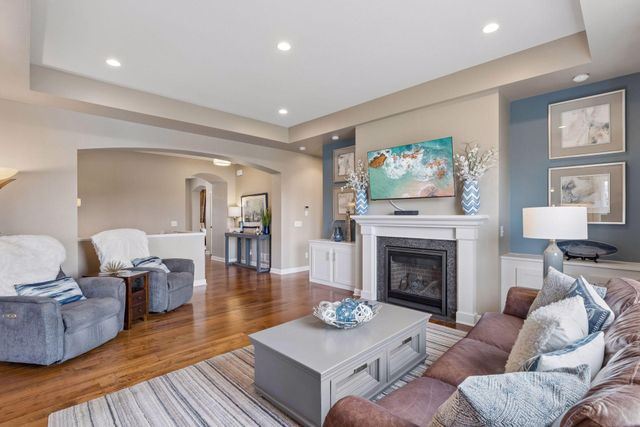 1372 Pleasant Lake Drive, Woodbury, MN 55129