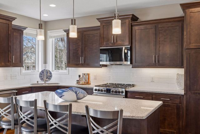 1372 Pleasant Lake Drive, Woodbury, MN 55129