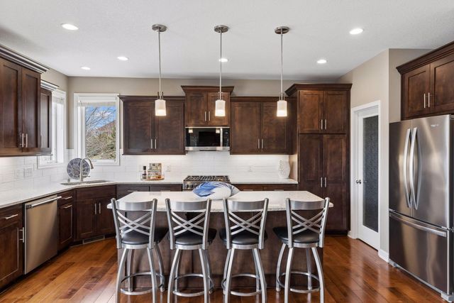 1372 Pleasant Lake Drive, Woodbury, MN 55129