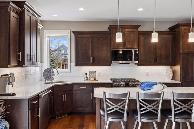 1372 Pleasant Lake Drive, Woodbury, MN 55129