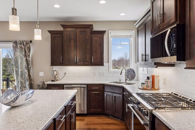 1372 Pleasant Lake Drive, Woodbury, MN 55129