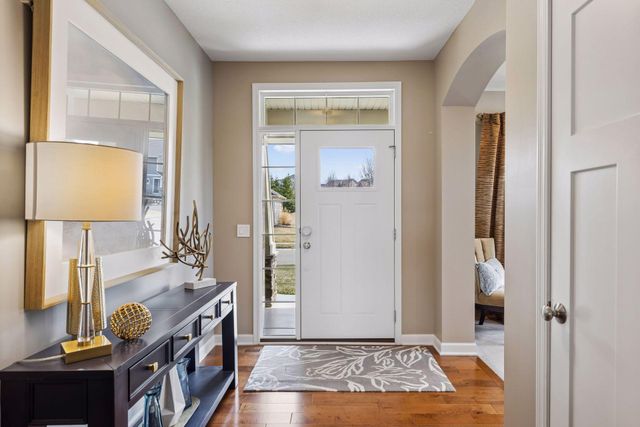 1372 Pleasant Lake Drive, Woodbury, MN 55129