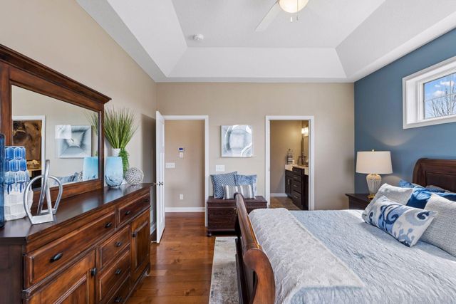 1372 Pleasant Lake Drive, Woodbury, MN 55129