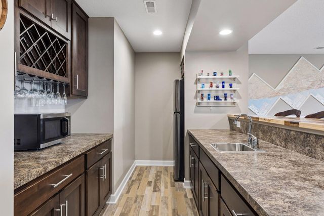 1372 Pleasant Lake Drive, Woodbury, MN 55129