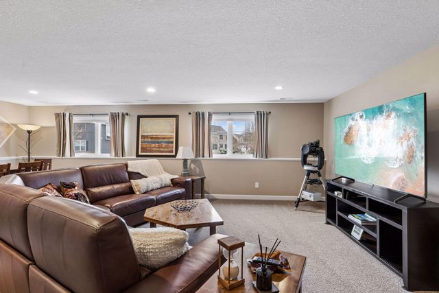 1372 Pleasant Lake Drive, Woodbury, MN 55129