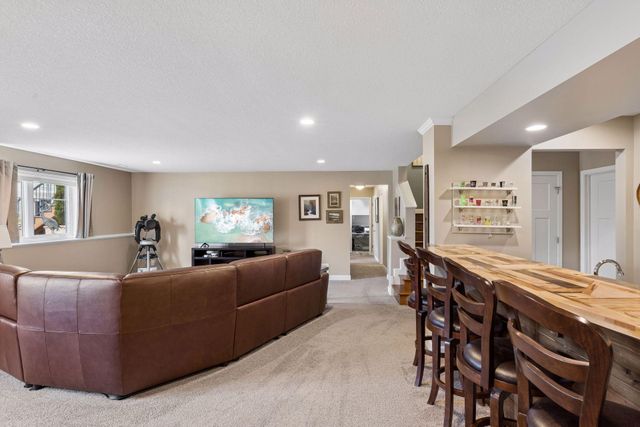 1372 Pleasant Lake Drive, Woodbury, MN 55129