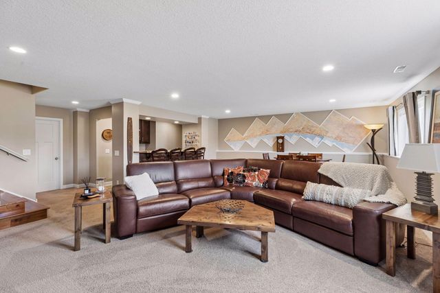 1372 Pleasant Lake Drive, Woodbury, MN 55129