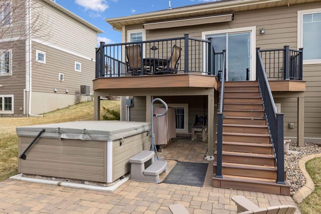 1372 Pleasant Lake Drive, Woodbury, MN 55129