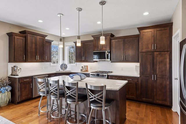 1372 Pleasant Lake Drive, Woodbury, MN 55129