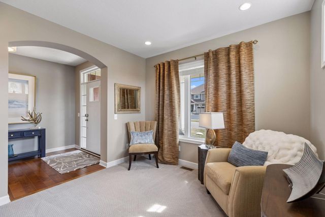 1372 Pleasant Lake Drive, Woodbury, MN 55129