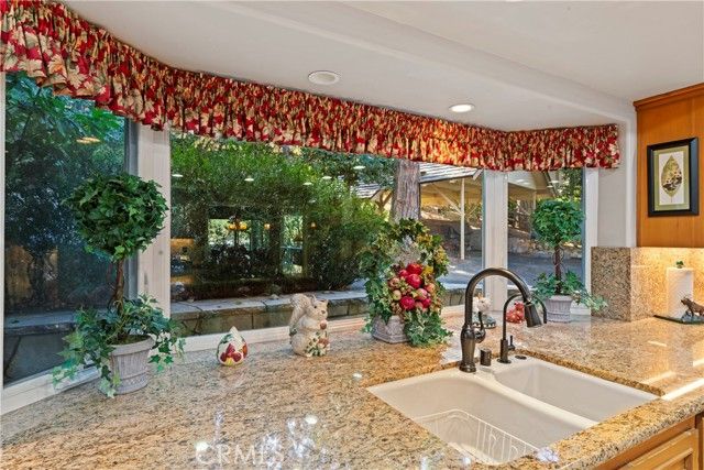 27772 Hamiltair Drive, Lake Arrowhead, CA 92352