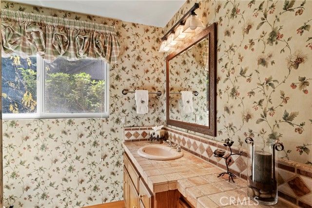 27772 Hamiltair Drive, Lake Arrowhead, CA 92352