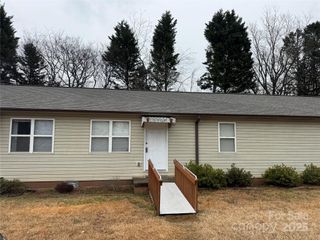 2075 N Whisnant Avenue, Newton, NC 28658