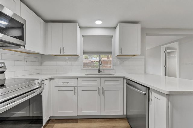 7151 PINEWOOD DRIVE, New Port Richey, FL 34652