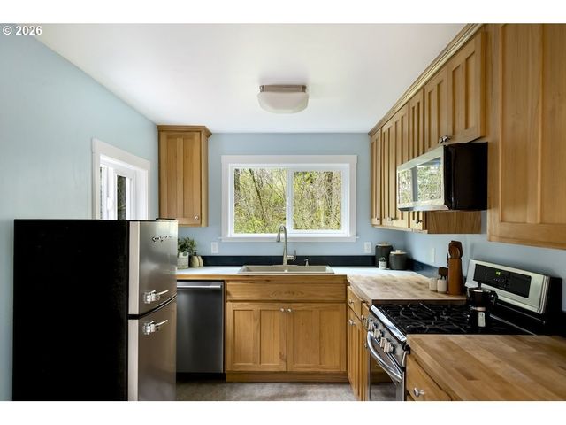 121 PACIFIC Rd, Stevenson, WA 98648