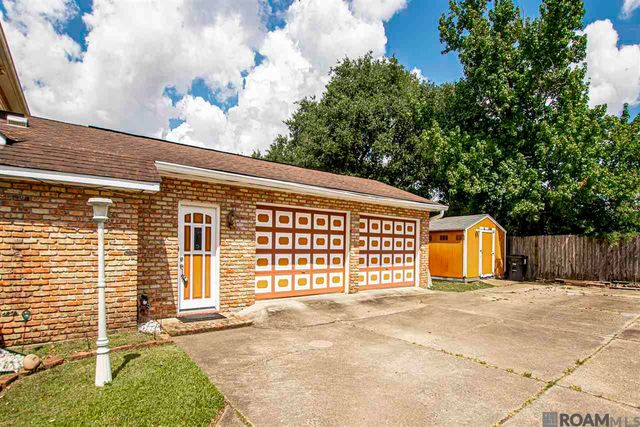 12111 N Lake Sherwood Ave, Baton Rouge, LA 70816