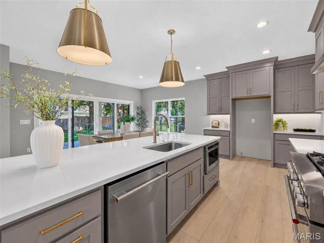 8737 Magdalen Avenue, St Louis, MO 63144